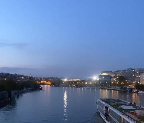 Chambre calme et spacieuse, proche de Paris