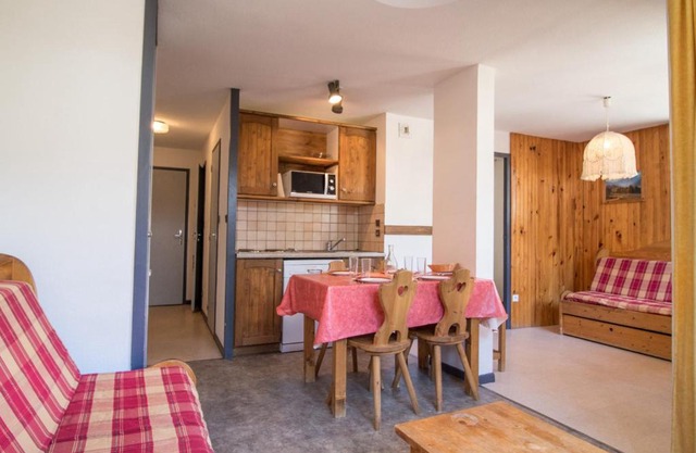 Charmant appartement à 300m des pistes à Lanslebourg avec balcon et garage - FR-1-508-71