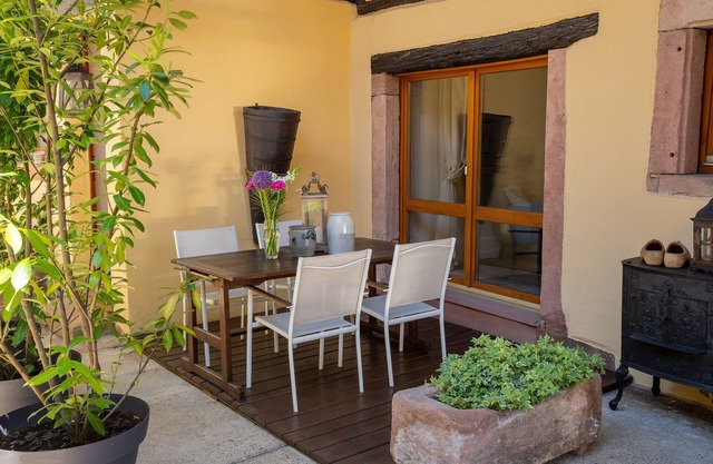 Furnished Charm Wine Route At The Foot Of 