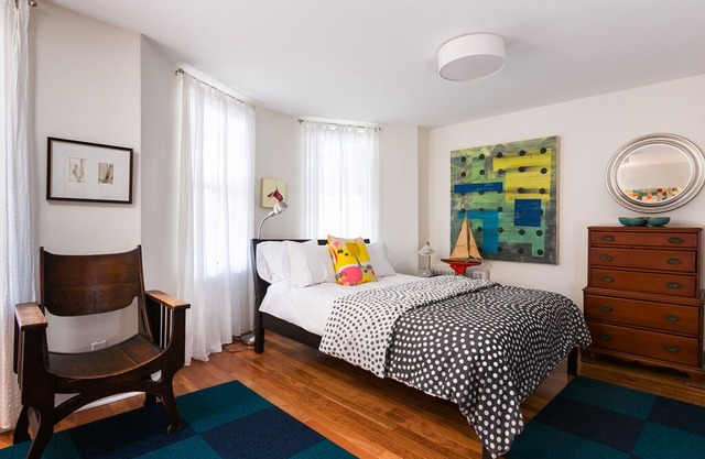 Charming brownstone in tourist neighborhood