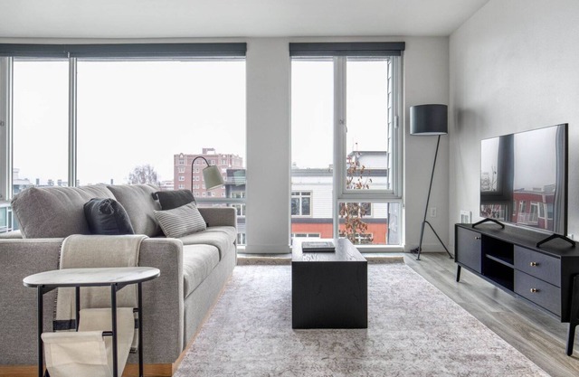 Charming Capitol Hill 2BR w/ Gym & Roof Deck, near I-5, by Blueground