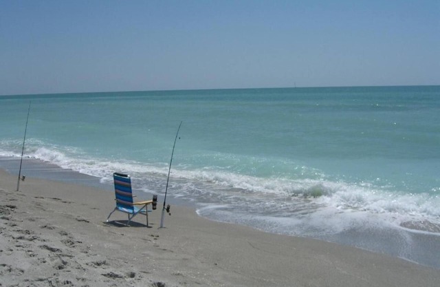 Charming Captiva Cottage with private pool, 300 steps from beach