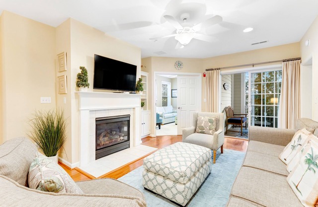 Charming condo near the pool with hot tub & tennis