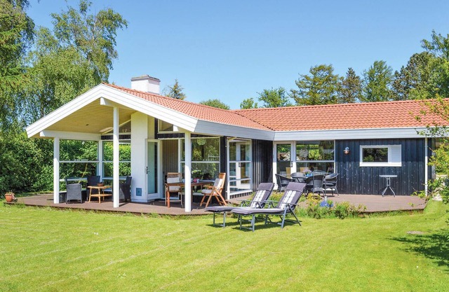 Charming cottage with large dining/kitchen area with underfloor heating and a bright living room wit