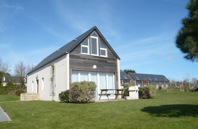 Charming House Near Dunes with Terrace, BBQ, and Pet-Friendly Facilities