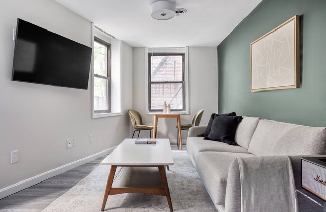 Charming North End 2BR on Salem Street by Blueground