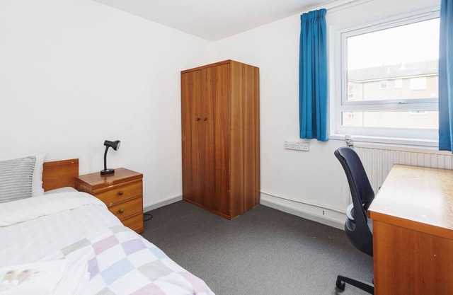 Charming Room Near Highfields Park