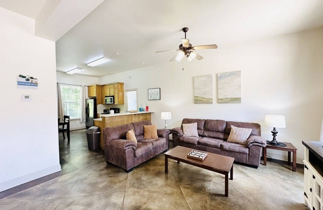 Chateau 14, spacious townhouse in Tickfaw, LA