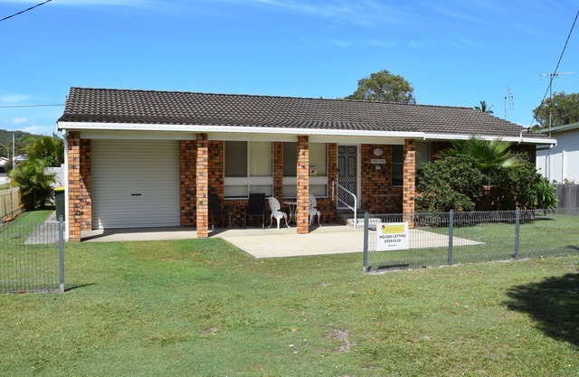 Chel-sea - Modern 3-bedroom home with a sleep out in the garage in peaceful Hat Head