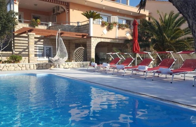 Cherry - relax & chill by the pool: A2 (2+2) - Novalja