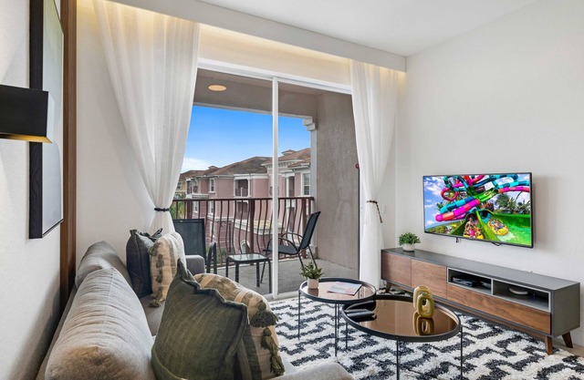 Chic 3BD/2B Condo! Near SeaWorld! near Disney World