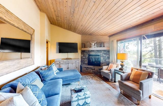 Chic condo with private space on the beach, pool, hot tub & sauna