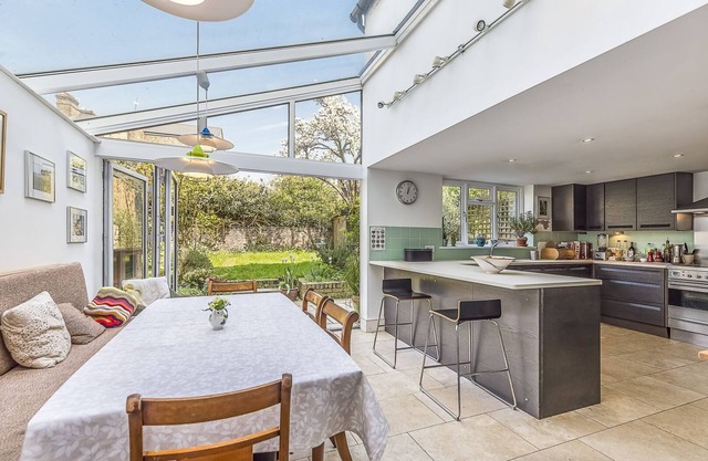 Clapton Family Home, by Veeve