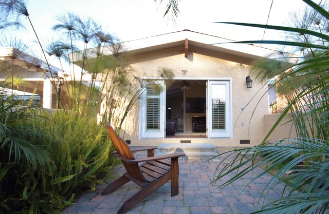 Classic Beach House - Walk to Seacliff Beach