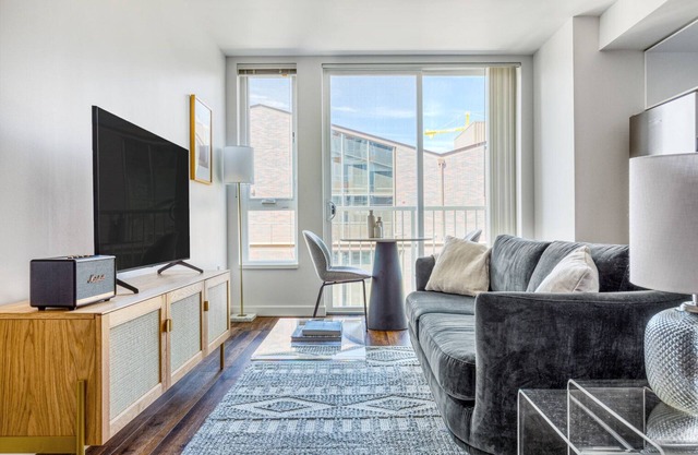 Classic Bellevue Studio w/Gym, W/D, near Spring District, by Blueground