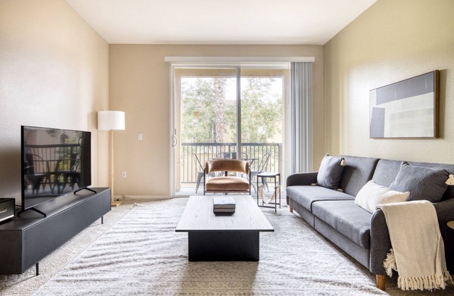Classic Playa Del Rey 2BR w/Pool, Jacuzzi & Gym, near LAX, by Blueground
