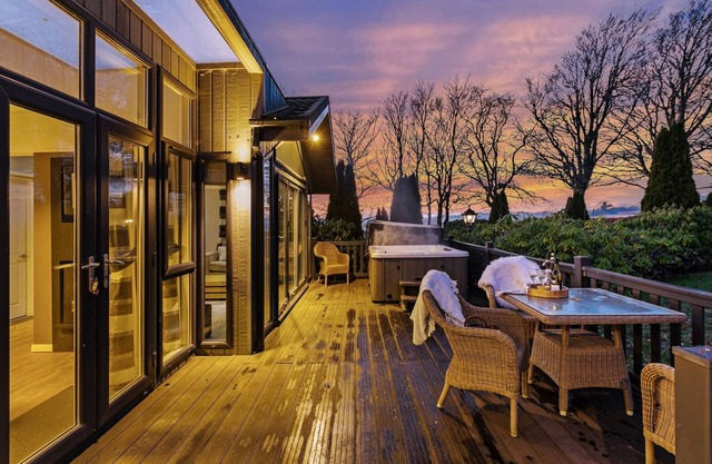 Clifton Lodge, Kentisbury Grange - a lodge that sleeps 4 guests in 2 bedrooms