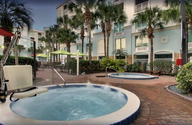 Close to Disney! Great Family Suite for 6 Guests, Pools & Free Shuttle