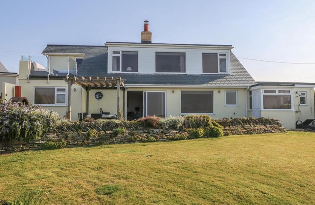 Coastman Nest Mawgan Porth 