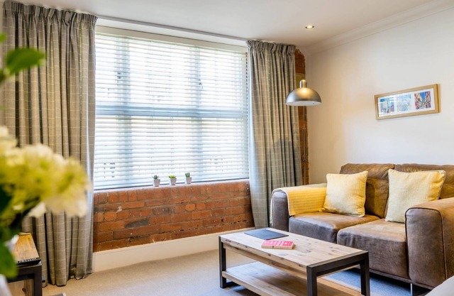 Cocoa Suites 56 - sleeps 2 guests with parking