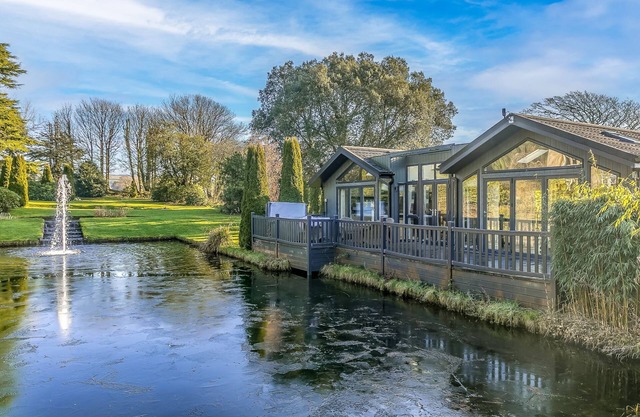 Combe Lodge, Kentisbury Grange - a lodge that sleeps 4 guests in 2 bedrooms