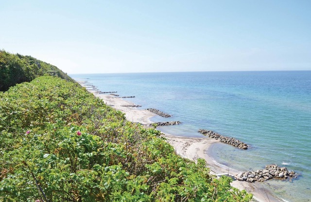 Come with the family and your dog to this vacation home near the beach.