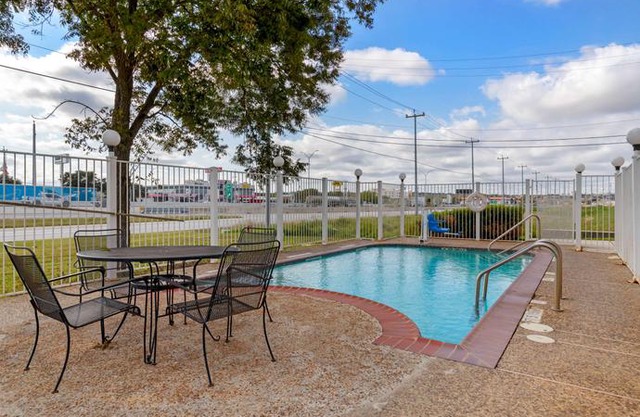 Comfort Inn & Suites Selma near Randolph AFB