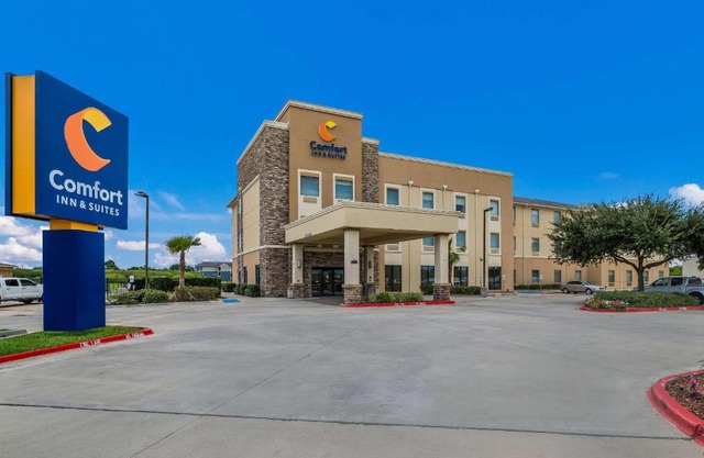 Comfort Inn Suites Victoria North 