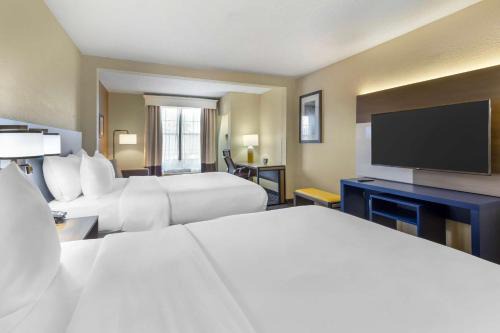 Comfort Suites Hanes Mall 
