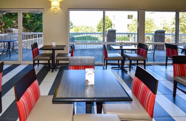 Comfort Suites Inn at Ridgewood Farm