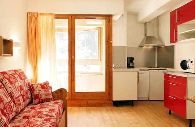Comfortable studio with balcony, Wi-Fi and parking in Brides-les-Bains for 4 pers