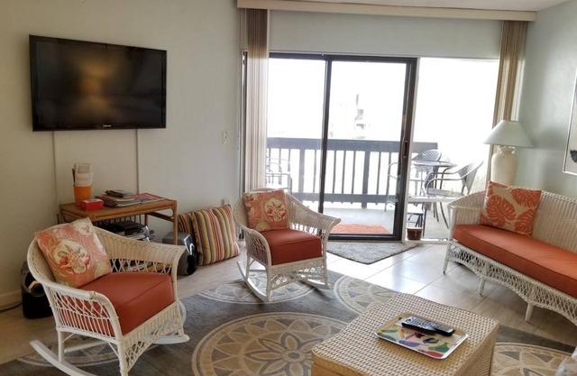 Condo ∙ 2 bedrooms ∙ 6 guests