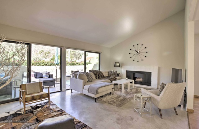 Condo w/Mountain Views-3mi to DT Palm Springs