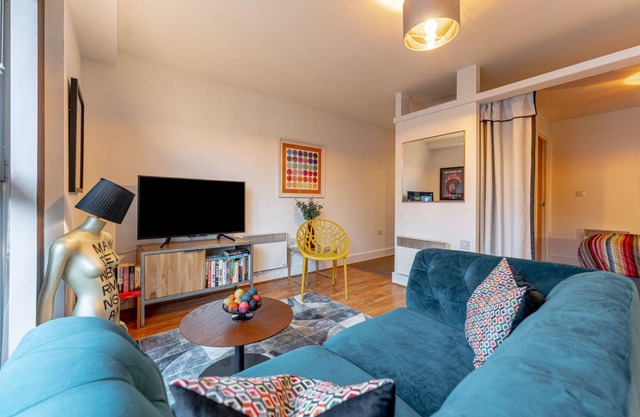 Contemporary 1 Bedroom Apartment - Mailbox