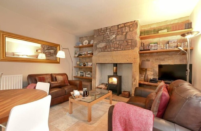 COQUET COTTAGE (WARKWORTH), pet friendly, with open fire in Warkworth