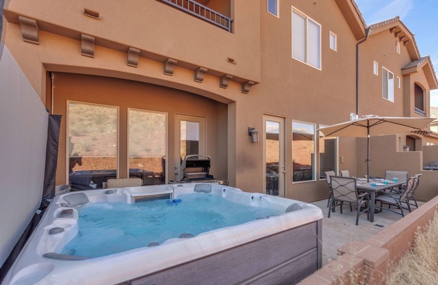Coral Ridge Resort 2081 | Private Hot Tub, Resort Pool and Golf Views