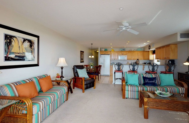 Corner waterfront condo with pool, Gulf views & easy beach access