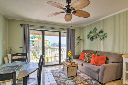 Corpus Christi Condo with Community Amenities!