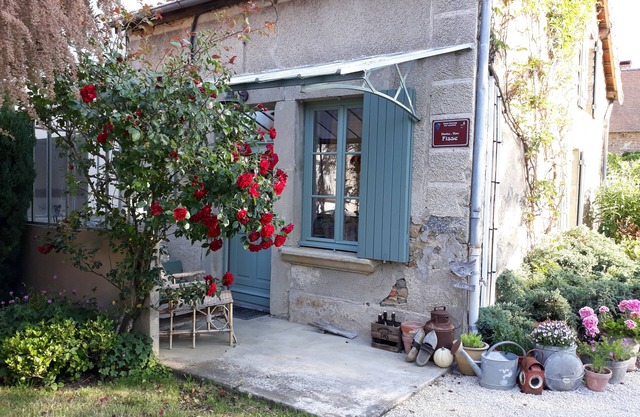 Cottage People The Heart Of Burgundy 
