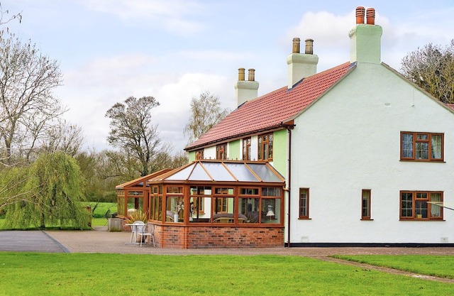 Cottage with two doubles and one single.