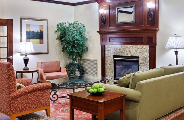 Country Inn & Suites by Radisson, Elgin, IL