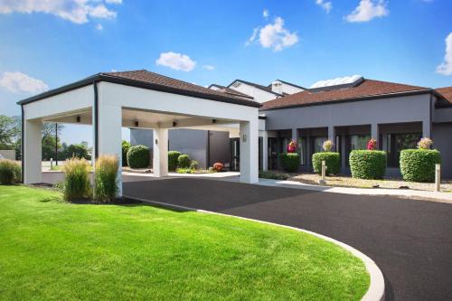 Courtyard Syracuse Carrier Circle 