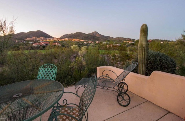 Cozy 1 Bed/1 Bath, at Starr Pass. Renters cannot use pools/gyms after 1/31/25.