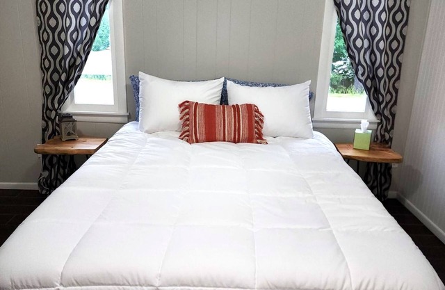 Cozy 1 bedroom near Current River