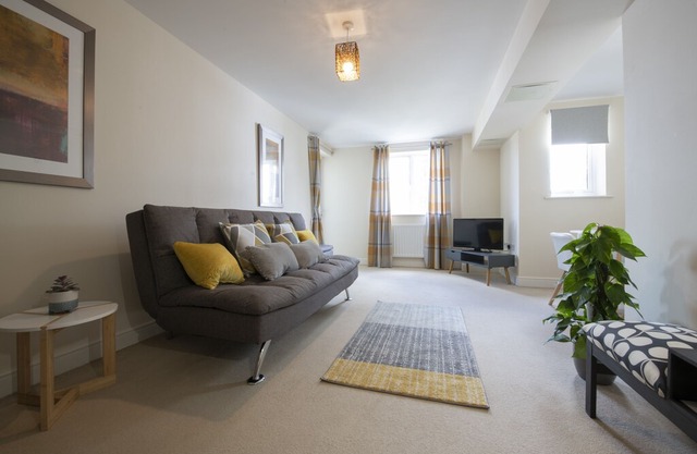 Cozy 2-Bed Apartment in Central Ashford