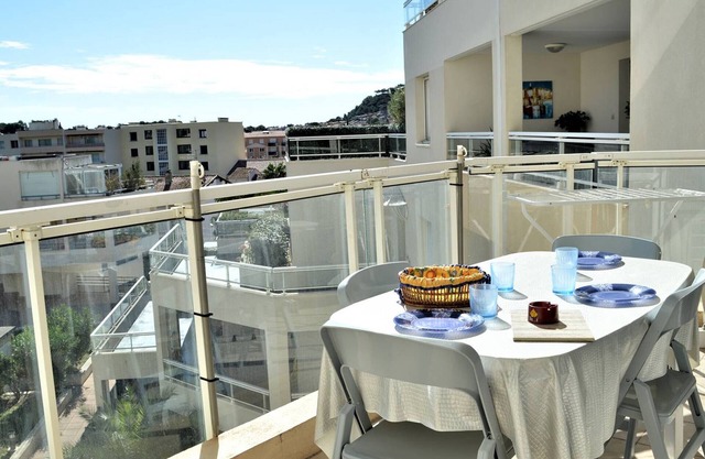Cozy 2-Room Apartment for 4 with Balcony, AC, and Private Garage in Cavalaire-sur-Mer