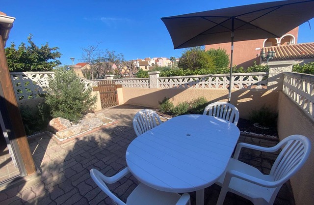 Cozy 2-Room Villa, AC, Terrace, Near Beach, Sleeps 4, Le Barcarès