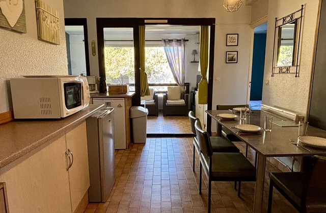 Cozy 2BR Apartment with Pool, Tennis, and Parking - 500m to Beach, Pet Friendly!