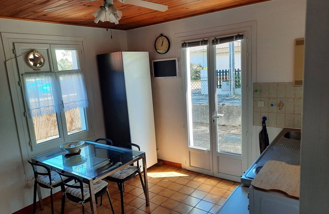 Cozy Apartment with Private Courtyard, Near Shops and Beaches in Capbreton