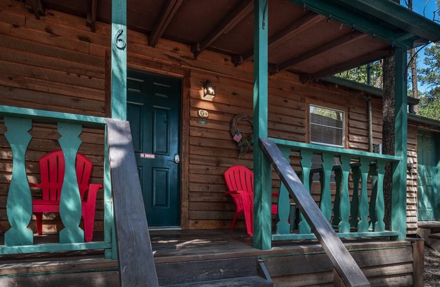 Cozy Bear 6, 1 Bedroom, Fireplace, Midtown, Sleeps 4